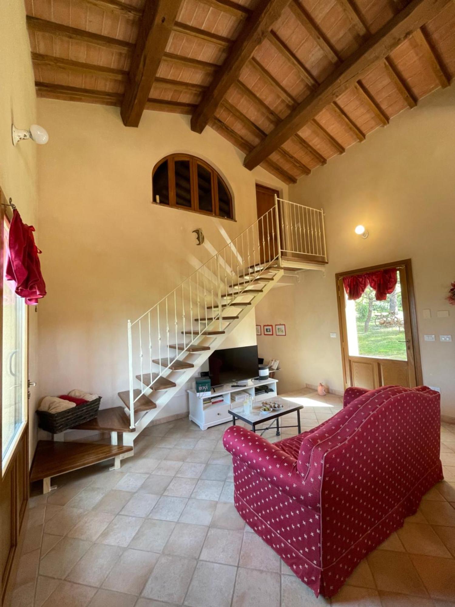 Agriturismo Podere Le Tombe Palaia Exterior foto