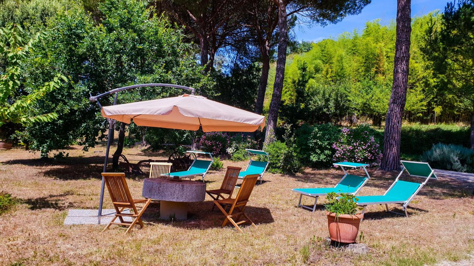 Agriturismo Podere Le Tombe Guest House Palaia Exterior foto